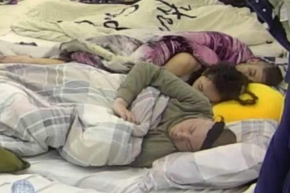 NIJE FRAN! Zaneo se: Ko to dodiruje Paulu? (VIDEO)