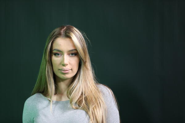 TEA SE RAZBESNELA USRED EMISIJE NASTAO POTPUNI HAOS: Voditelj preterao sa provokacijama,uključila se i njena majka?