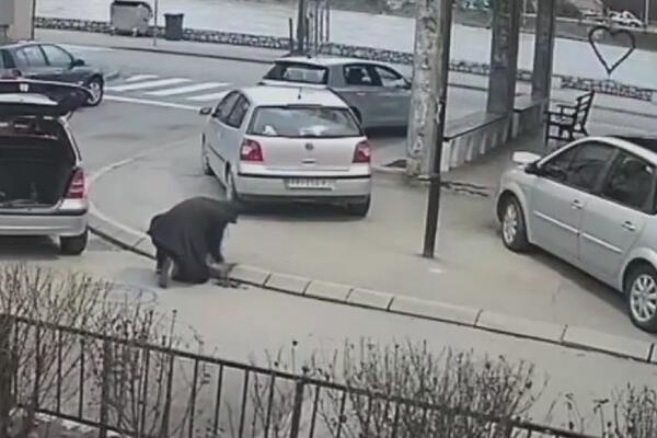 EPILOG KRAĐE KOJA JE IZAZVALA BURU: Prijepoljac ukrao ivičnjak pa ga kasnije vratio, kamera SVE zabeležila!