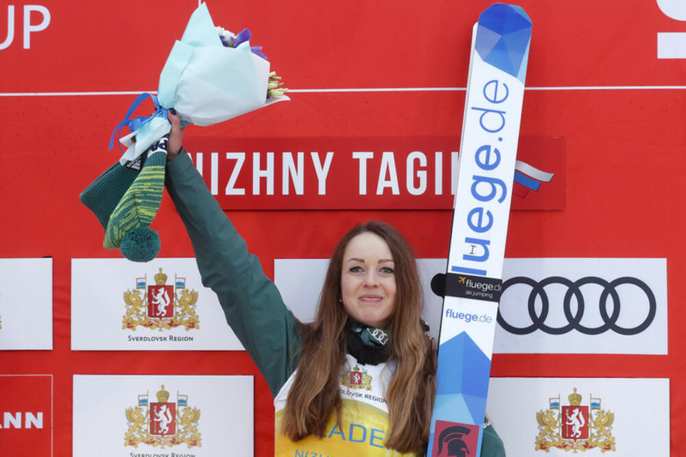 SNEG I LED SE TOPE OD NJENE VRELINE: Nemačka ski skakačica se potpuno naga slikala za Plejboj! (FOTO)