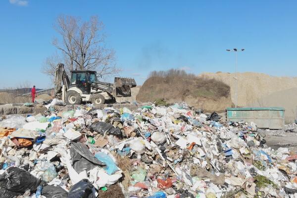 UŽASAN PRIZOR KOD ČAČKA: Tone nagomilanog OTPADA na transfer stanici, ZNA SE NJEGOVA SUDBINA (FOTO)