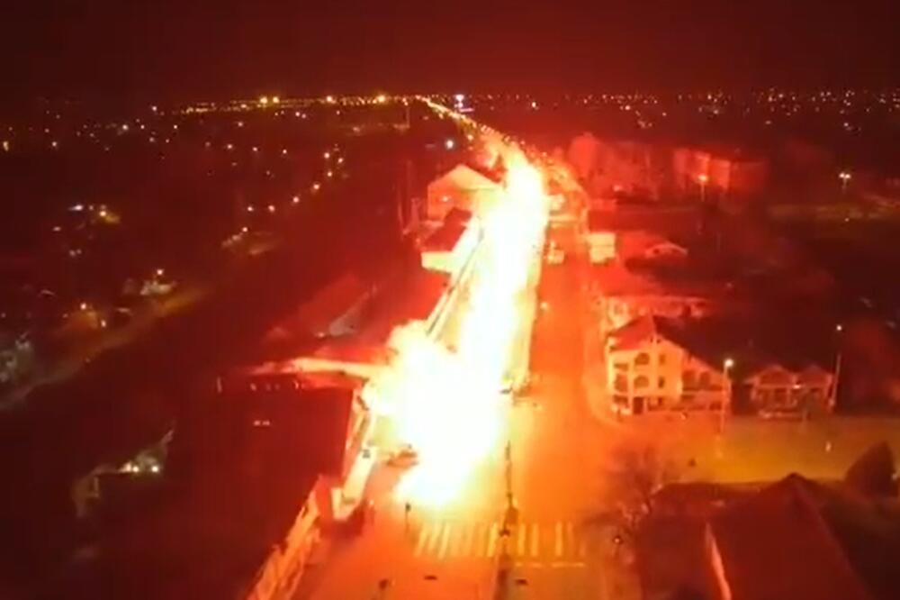 DELIJE U NIŠU DOČEKALE ZVEZDAŠE "VATRENOM ZMIJOM": Nezaboravan doček za crveno-bele! (VIDEO)
