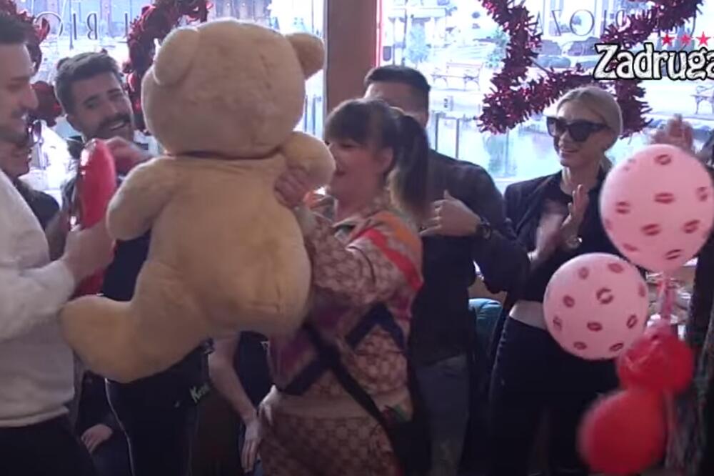 OVA SCENA ĆE OBELEŽITI 4.SEZONU ZADRUGE: Miksi sa novim dečkom otišla na Zolin rođendan, pa napravila NEVIĐENI ŠOU!