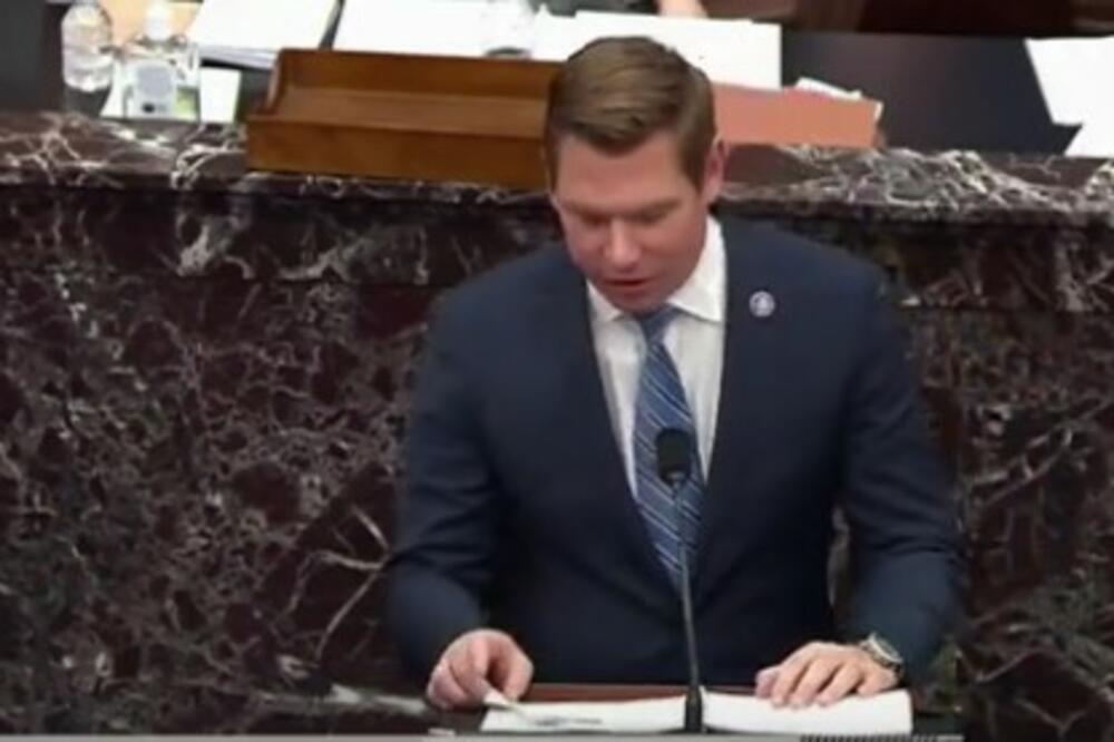 TOKOM SUĐENJA ISPLIVALI ŠOKANTNI SNIMCI: Trampove pristalice bile blizu NUKLEARNOG kofera (VIDEO)