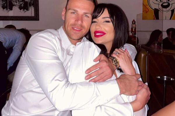 NAKON GIGANTSKOG IZNENAĐENJA, KATARINA I MARKO OVAKO PROVODE DAN ZALJUBLJENIH: Mnogi se iznenadili prizorom! (FOTO)