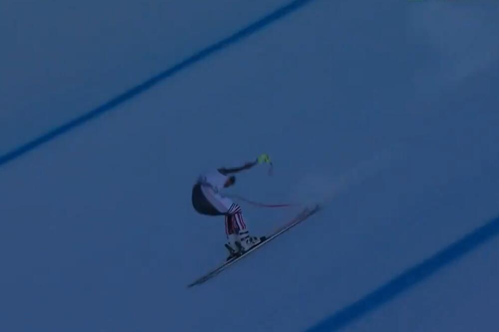 PIRUETA NA SNEGU PRI 117 KM/H: Francuski skijaš čudesno ostao na skijama! (VIDEO)