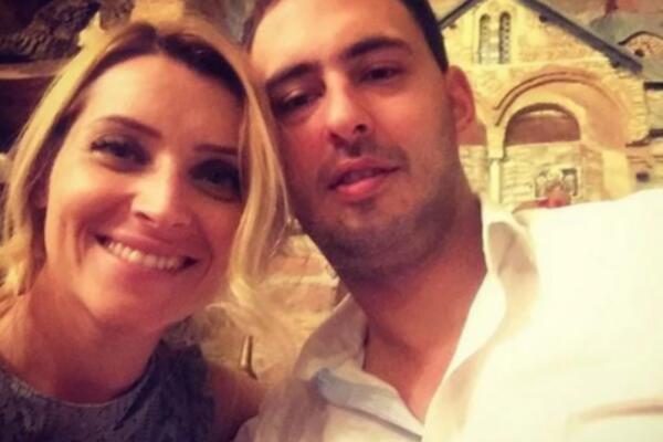 NAKON DEVET GODINA BRAKA, BIVŠI MUŽ ANĐELKE PRPIĆ LJUBI LEPOTICU: Zaljubljeni do ušiju, SVE PUCA OD STRASTI! (FOTO)