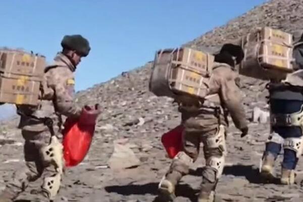 SNIMLJENI KINESKI SUPERVOJNICI: Trupe opremljene "egzoskeletonima" čuvaju granicu sa Indijom! (VIDEO)