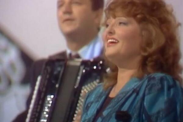 UMRLA OPLAKIVAJUĆI POKOJNU ĆERKU! ŽIVOT SRPSKE PEVAČICE OBELEŽILE SU TRAGEDIJE: (FOTO)