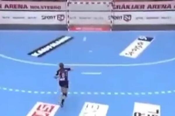 OVO NIJE KIKS DANA, MESECA NI GODINE, VEĆ VEKA: Rukometašica kuću promašila! (Video)