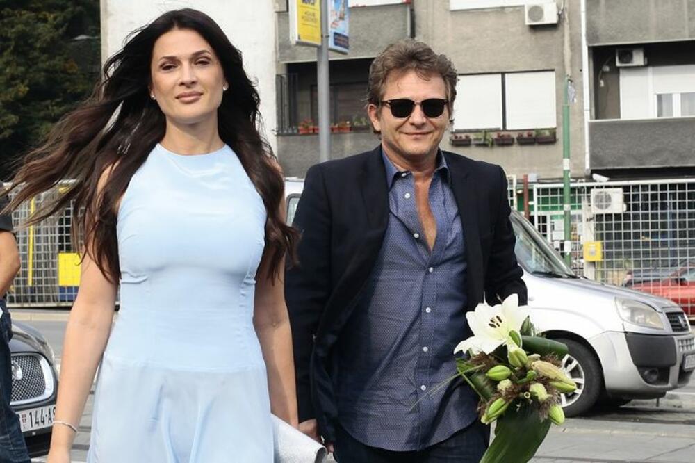 ŽESTOKA AKCIJA MAJE I DRAGANA BJELOGRLIĆA UGLEDALA SVETLOST DANA!TAKO JE POČELA NJIHOVA LJUBAVNA PRIČA:Ko bi rekao?