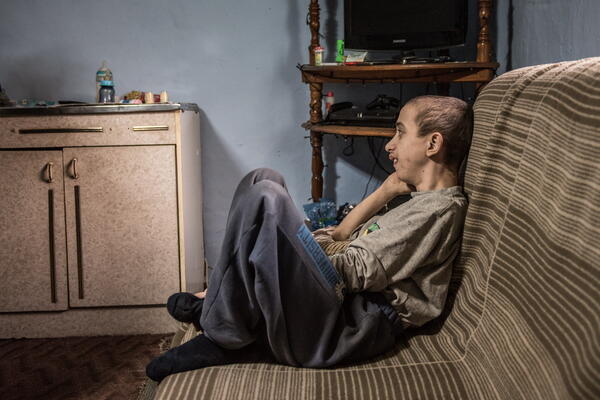 TRAGIČNA SUDBINA PORODICE ARSOVSKI! Goran nadniči u manastiru kako bi prehranio nepokretnog sina! (FOTO)