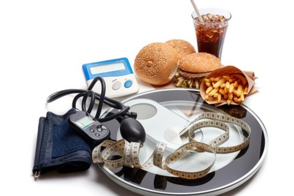 OVE NAMIRNICE SU ''TIHE UBICE'' VAŠEG KRVNOG PRITISKA: Srbi se dave u njima, telo TRPI POSLEDICE, izbegavajte ih!