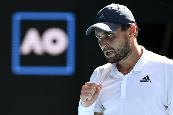 RUSKA SENZACIJA NASTAVILA FENOMENALAN NIZ: Karacev preslišao i Dimitrova, sad čeka Novaka ili Zvereva!