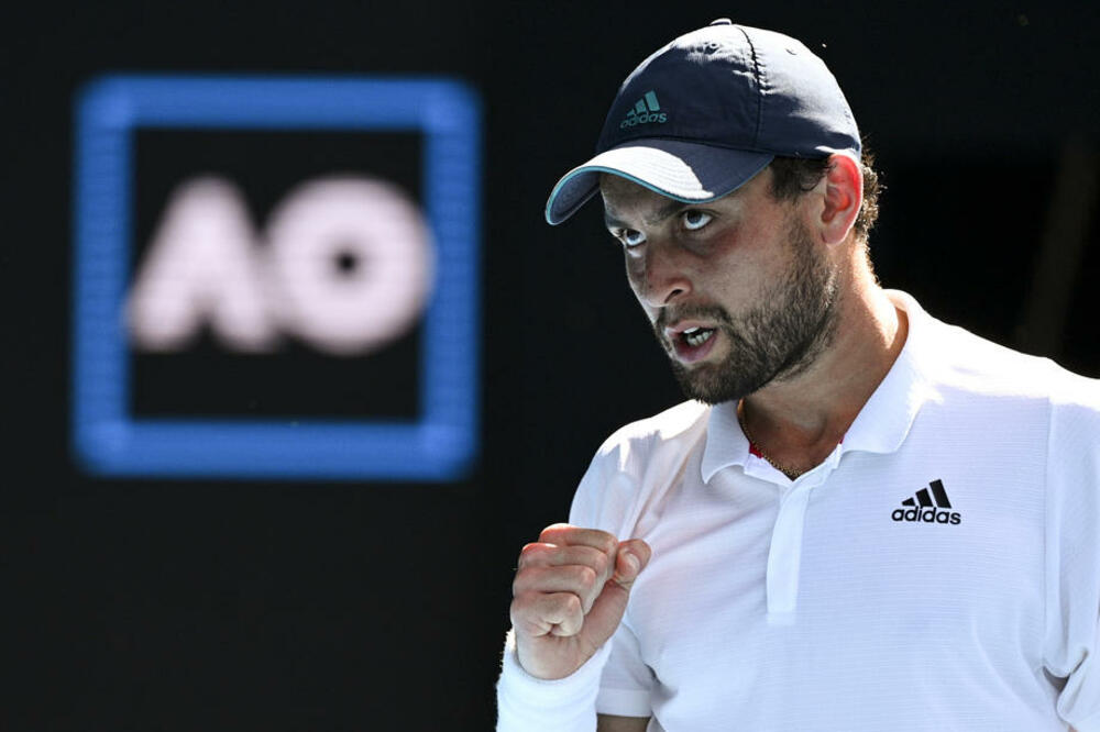 RUSKA SENZACIJA NASTAVILA FENOMENALAN NIZ: Karacev preslišao i Dimitrova, sad čeka Novaka ili Zvereva!