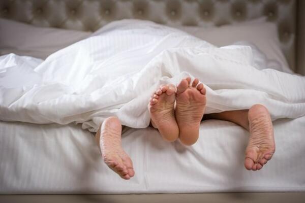 ZA OVU POZU VAM TREBA VEŠ MAŠINA: Stručnjaci tvrde da ćete tako doživeti NAJJAČI ORGAZAM