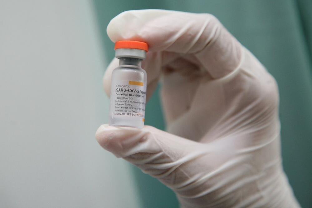 OVO JE VAŽAN DAN, POČINJEMO! Mađarska je danas postala prva zemlja EU u kojoj se ljudi vakcinišu KINESKOM VAKCINOM