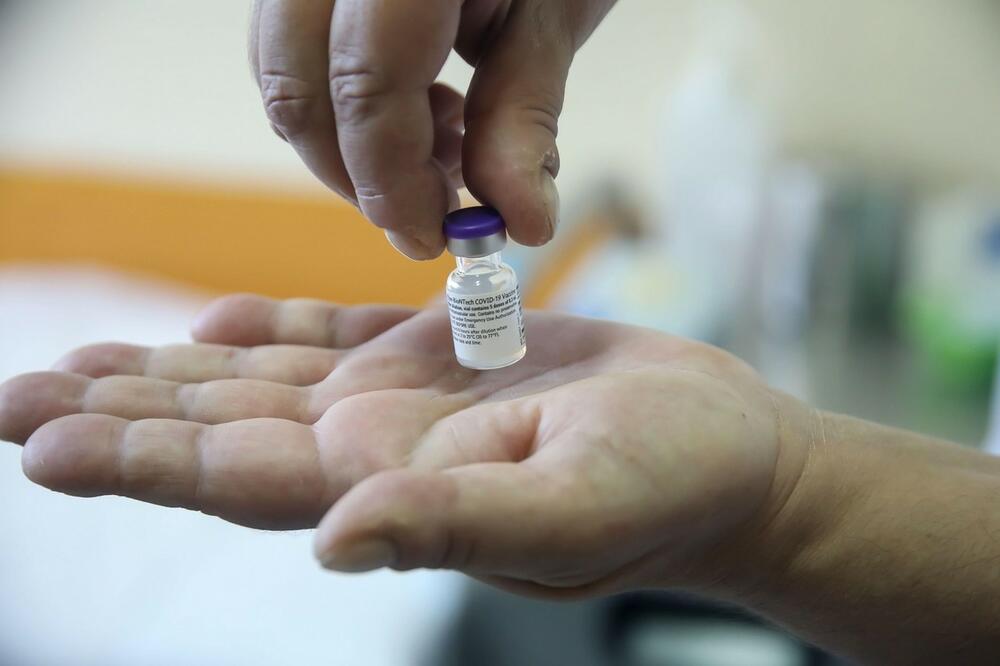 LOŠE VESTI! Indija privremeno ZAUSTAVLJA IZVOZ vakcina AstraZeneka