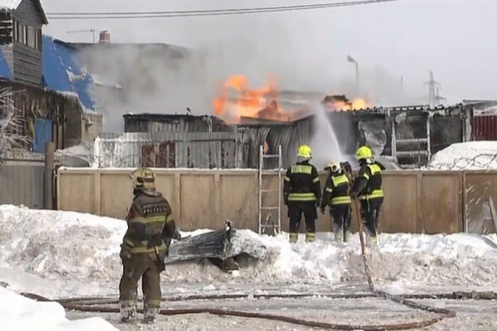 EKSPLOZIJA U MOSKVI: Zapalila se cisterna na pumpi, vatra zahvatila i rezervoare sa gorivom! (VIDEO)