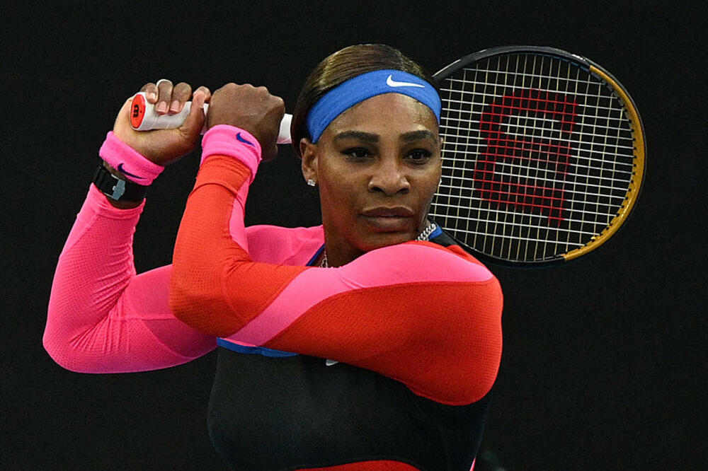 NISAM SE OVAKO OSEĆALA STO GODINA! Serena nasmejala novinare posle trijumfa u derbiju četvrtfinala (VIDEO)