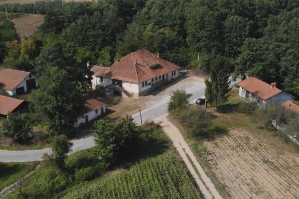 PRODAT CENTAR SRPSKOG SELA! Kupac je Beograđanin i već zna šta će na tom mestu da gradi!