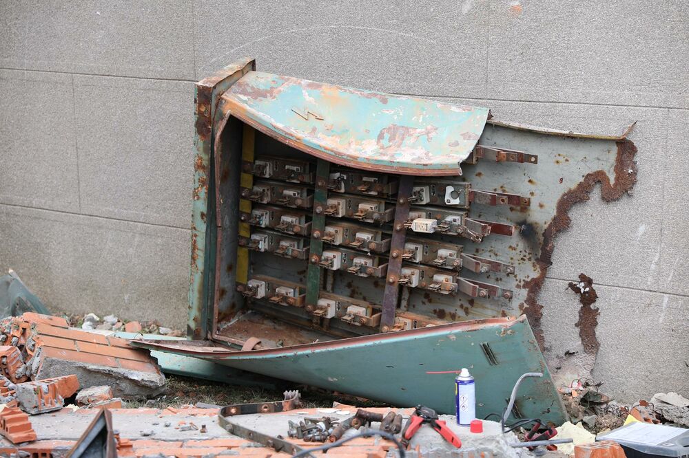 Uništena strujna stanica