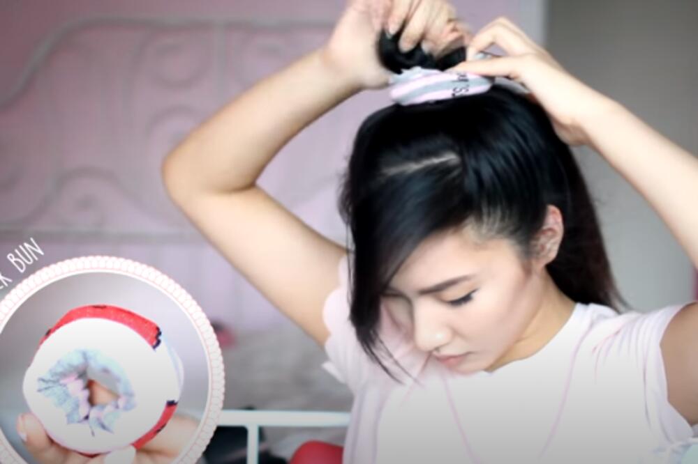 DEVOJKA JE SA ČARAPOM URADILA NEŠTO NEVEROVATNO: Za tili čas je napravila ogromne, krupne lokne! (VIDEO)