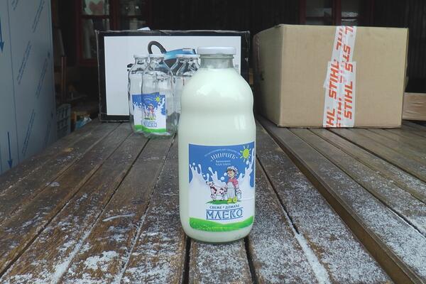 PRAVI POGODAK POLJOPRIVREDNIKA IZ ČAJETINE! Meštani sa mlekomata istočili 1.000 litara mleka za pola meseca!