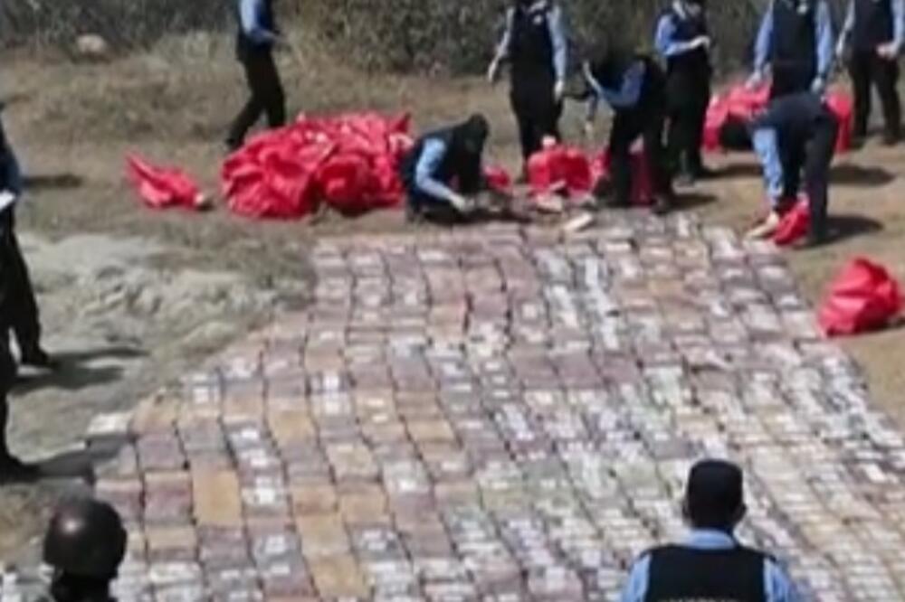 GORELO 1.500 KILOGRAMA DROGE: Njena vrednost je bila 43 miliona dolara! (VIDEO)