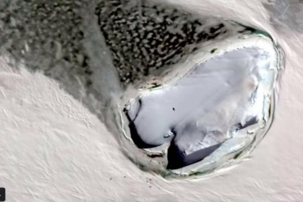 KORISNIK GUGL MAPA OTKRIO OGROMNI LEDENI BROD: Nećete moći da verujete čemu je NAMENJEN! (VIDEO)