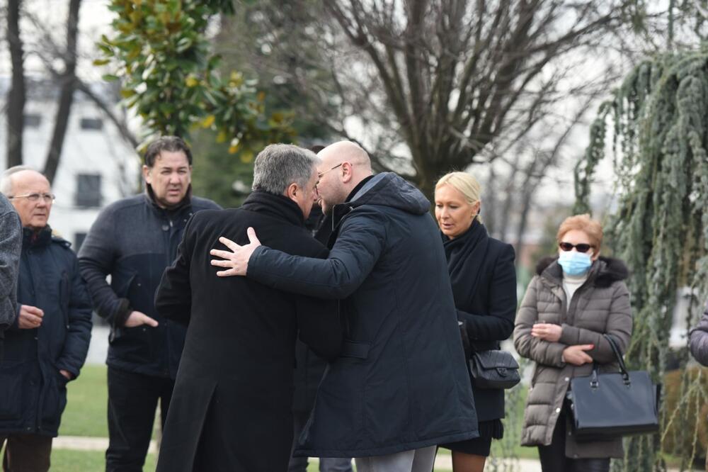 NJEN MUŽ JE POGINUO KAD I ŠABAN, a ona je rešila da otkrije sve detalje: Prelepa udovica nije uspela da sakrije...