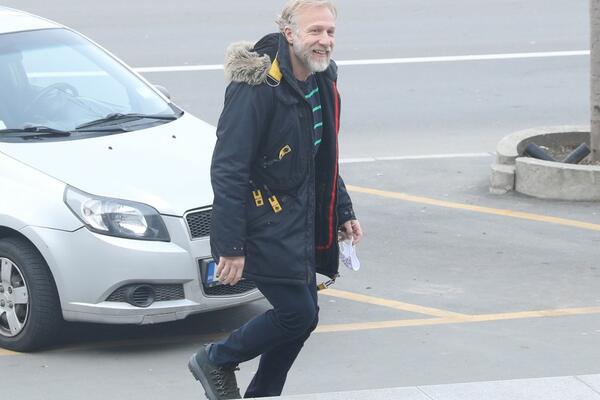 NAKON BRUTALNE TUČE NA DERBIJU, MILAN KALINIĆ STIGAO U PALATU PRAVDE: Glumac se tereti za nasilničko ponašanje!