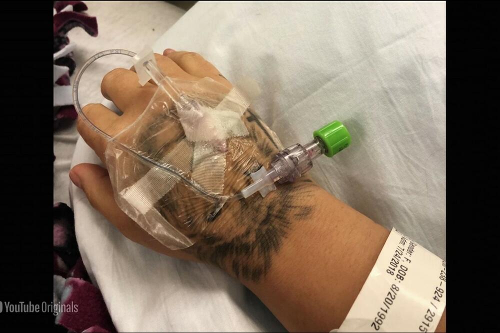 POZNATU PEVAČICU VERIO DEČKO PA ŠUTNUO PREKO NOĆI: Ona pokušala da se UBIJE, sve se završilo DRAMATIČNO!