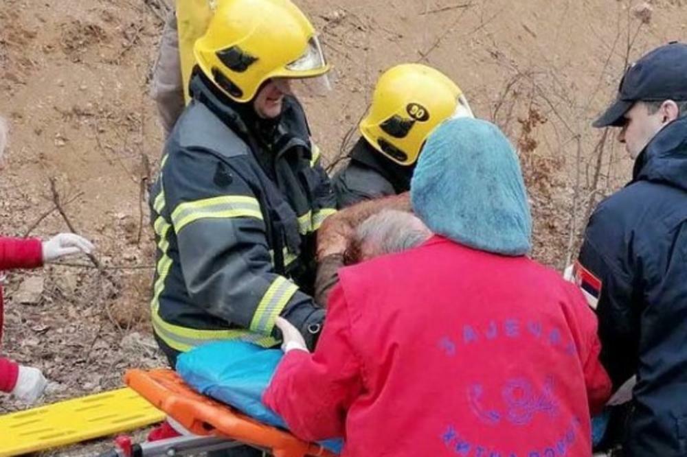 UŽAS KOD GAMZIGRADSKE BANJE: Cisterna sa mlekom se prevrnula, vatrogasci spasili priklještenog vozača! (FOTO)