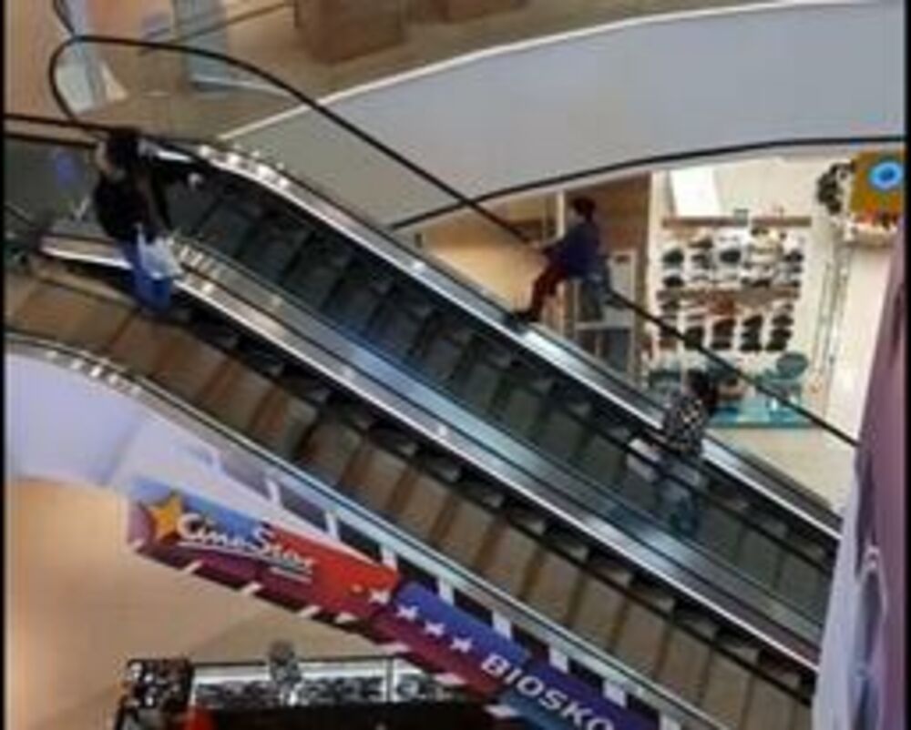 Pokretne stepenice, Ada Mall