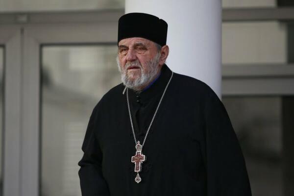 OTAC MATEJ ĆE IZVUĆI IME NOVOG PATRIJARHA SPC: Iz jevanđelja će izvući koverat, poznat je kao VELIKI DUHOVNIK