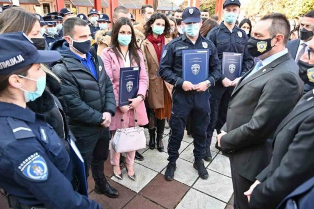 SRBIJA JE DANAS SLOBODNA ZEMLJA: Vulin prisustvovao obeležavanju 100 godina od osnivanja prve policijske škole!