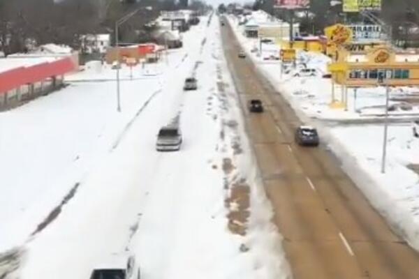 HAOS U AMERICI: Rekordne padavine u SAD-u zbog ledenog talasa (VIDEO)