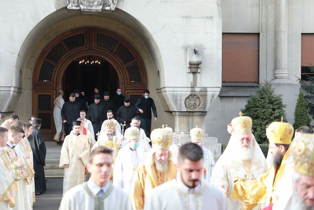 Ustoličenje Porfirija, Porfirije