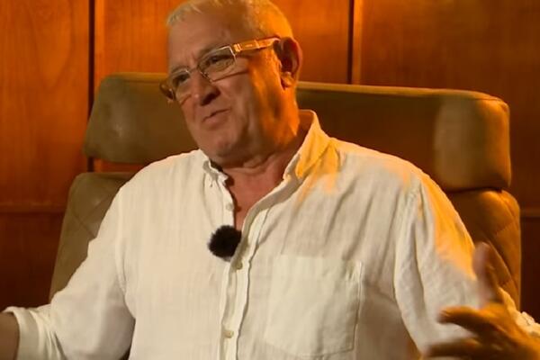 SNALAZI SE! MIKROFON ZAMENIO KOZAMA I OVCAMA: Era pokazao novi zanat, od nečeg mora da se preživi!