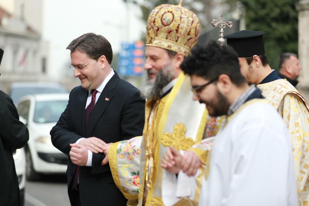 ZVEZDINE LEGENDE NAZDRAVLJAJU SA PATRIJARHOM. Dobili blagoslov pred put u Milano