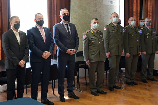 POTPISAN UGOVOR O REMONTU AVIONSKIH MOTORA SA KOMPANIJOM IZ REPUBLIKE SRPSKE: Stefanović PRISUSTVOVAO potpisivanju