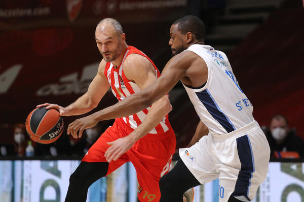 LOJD PROMAŠIO ZICER ZA POBEDU! Pengos dalekometnom paljbom naneo poraz Zvezdi (75:76)