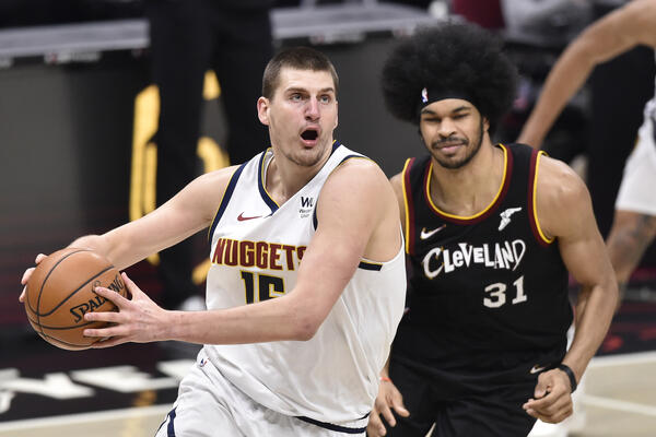 JOKIĆEV ROĐENDANSKI TRIPL DABL! Pao je Klivlend, ali Nikolin saigrač je UKRAO REFLEKTORE na ovoj utakmici (VIDEO)