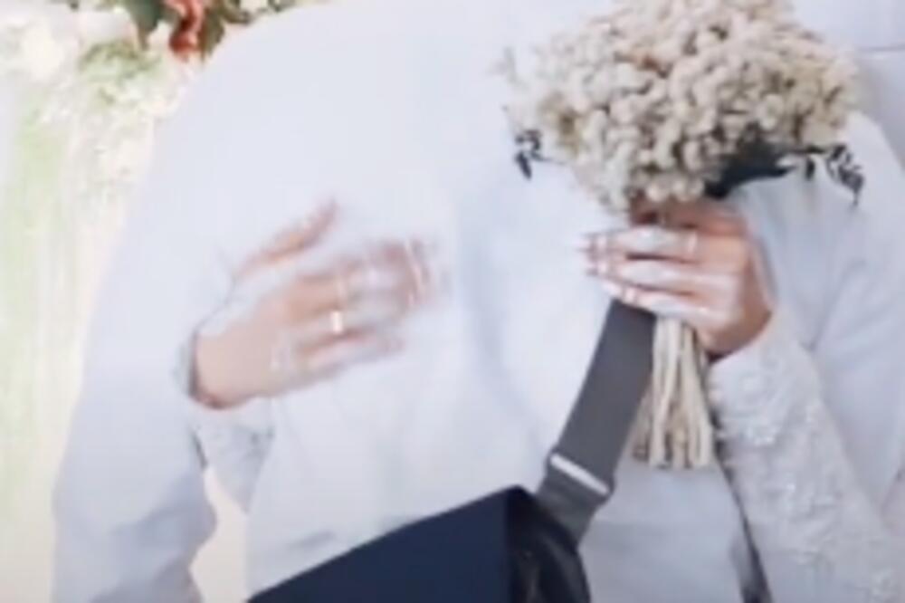 USRED VENČANJA OKRENULA SE KA BIVŠEM I ZAMOLILA BUDUĆEG MUŽA ZA NEČUVENO: Svi sakmenjeno gledali (VIDEO)