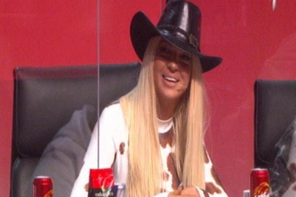 KARLEUŠA NIKAD BRUTALNIIJA PREMA TAKMIČARIMA: Nije birala reči, žestoko mu je odbrusila!