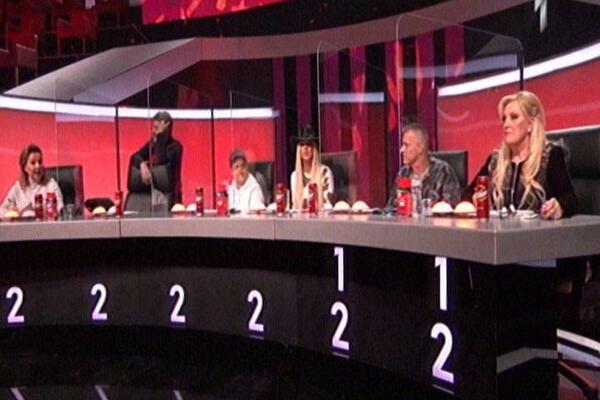 ŽIRI U ZVEZDAMA GRANDA PREPLAŠEN: Sumnjaju da takmičarka ima KORONU, hitno su reagovali!