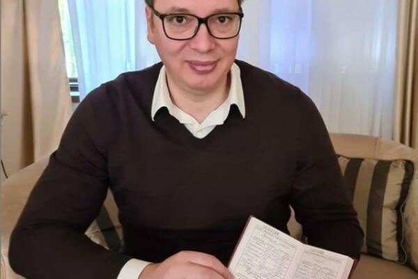 ŽAO MI JE ŠTO NISAM MOGAO DA SE BORIM ZA ČETVRTU DESETKU: Predsednik Vučić završio prvi semestar (FOTO)