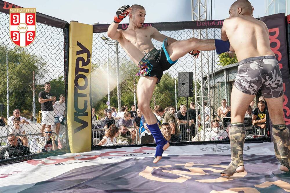 KREĆE LOV NA ŠAMPIONSKI POJAS U OKTAGONU! Rakoćević promoter