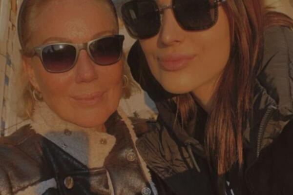 BRENA I PRIJA SE NE ODVAJAJU: U laganoj šetnji SNAJKA i SVEKRVA, uživaju u sunčanom danu, svi oduševljeni!